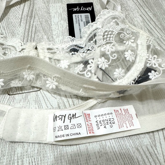 NWT Nasty Gal Sheer Bralette - Picture 2 of 10